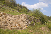 Trockenmauer im Naturschutzgebiet Sch&uuml;tzinger Spiegel