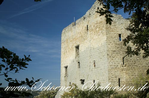 Die Ruine Reußenstein oberhalb des Neidlinger Tals