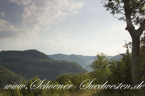 Blick vom Imenberg auf den Albtrauf.